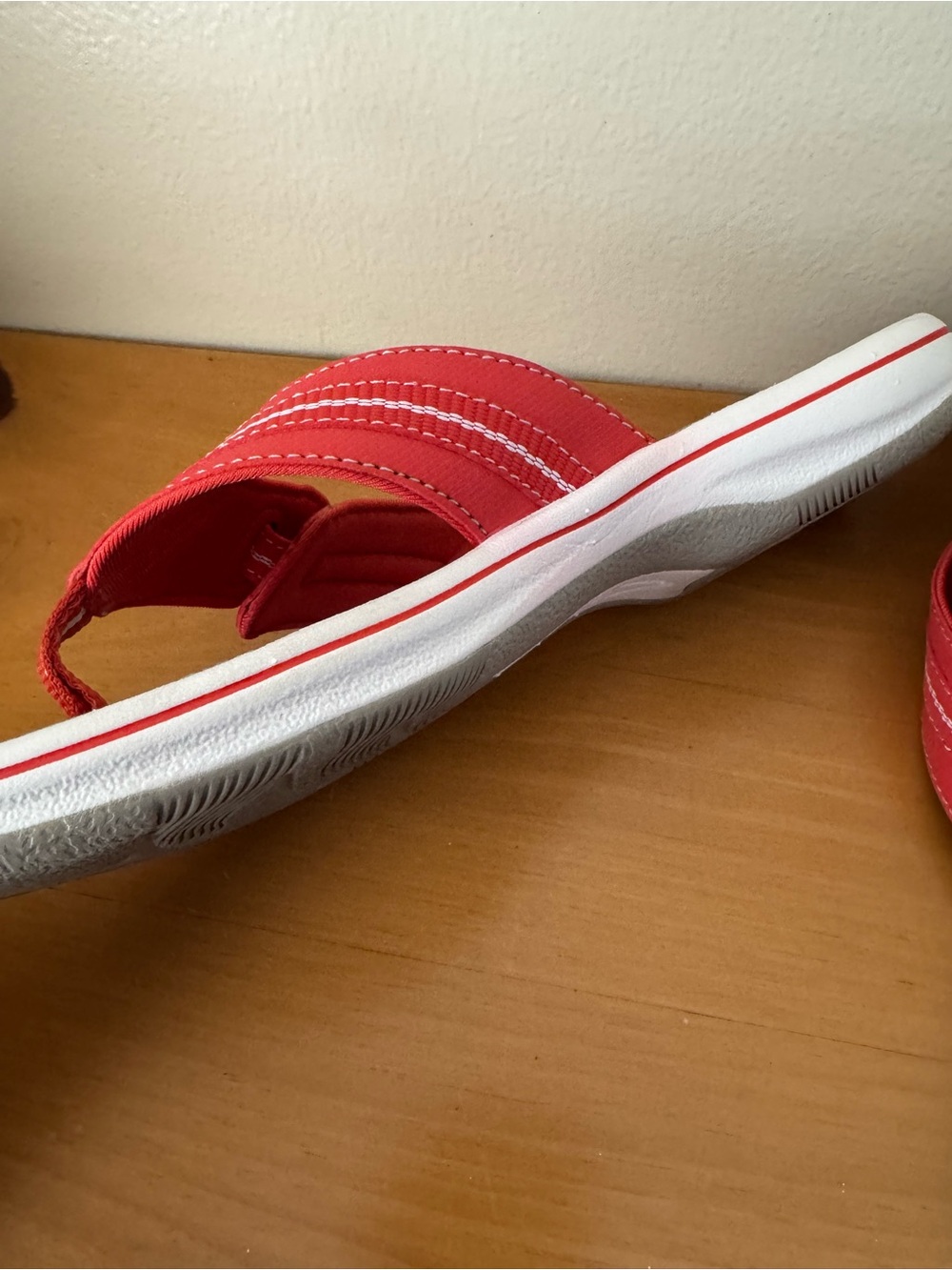 Clarks Coral Colored Thong Sandals - Size 7 - Picture 7 of 9